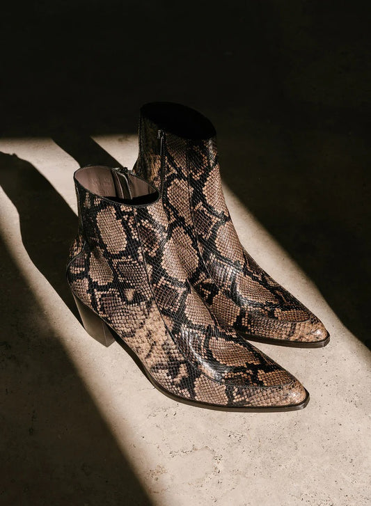 Men's Snake Pointed Thick Heel Stretch Side Cloth Autumn And Winter Fashionable Boots