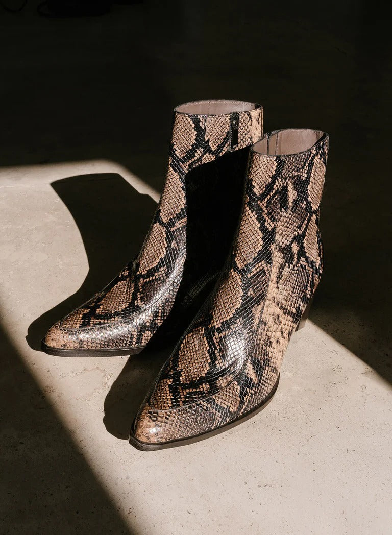 Men's Snake Pointed Thick Heel Stretch Side Cloth Autumn And Winter Fashionable Boots
