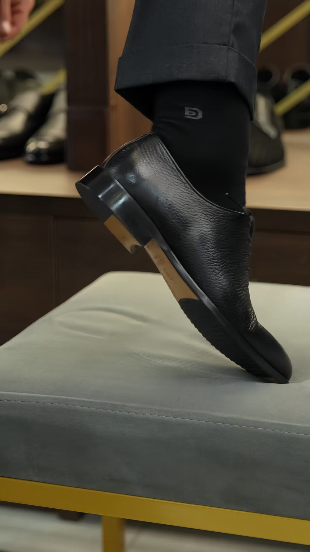 Men's Black Full Grain Leather Wholecut Oxford Shoes - Minimalist Formal Dress Shoes