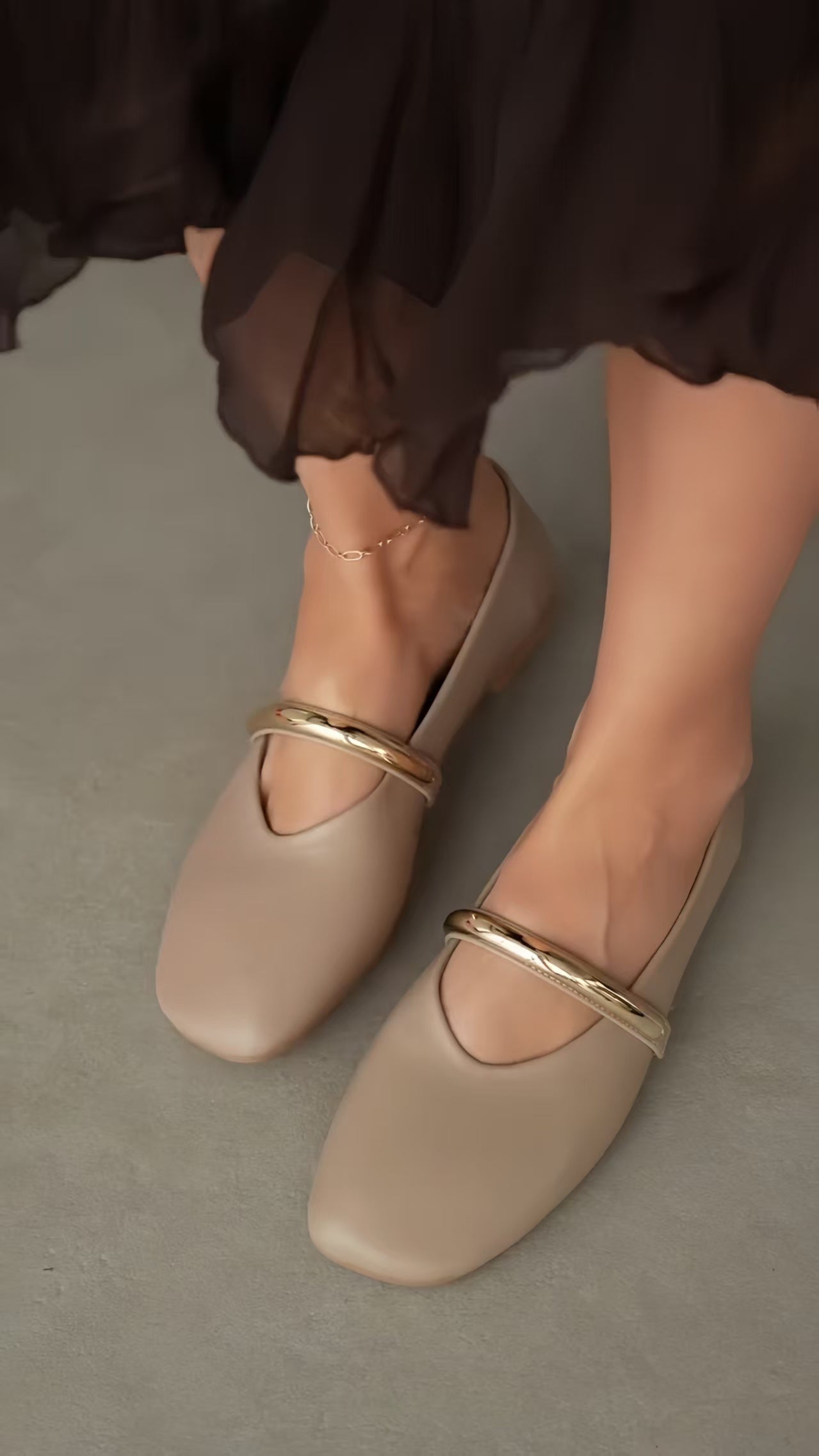 Minimalist Black Metal-Buckle Mary Jane Ballet Flats