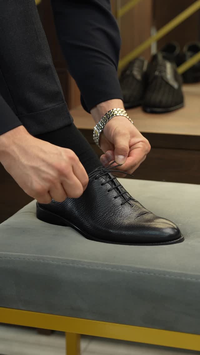 Men's Black Full Grain Leather Wholecut Oxford Shoes - Minimalist Formal Dress Shoes