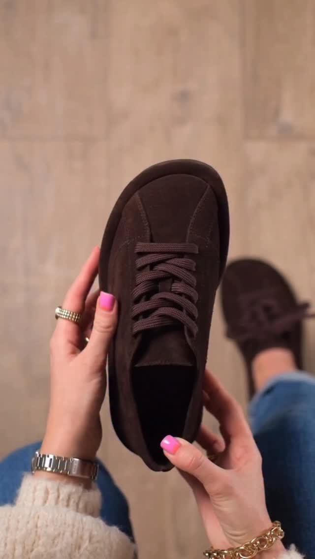 Women Brown Suede Vintage Low Sneakers-Simple Casual Sneakers