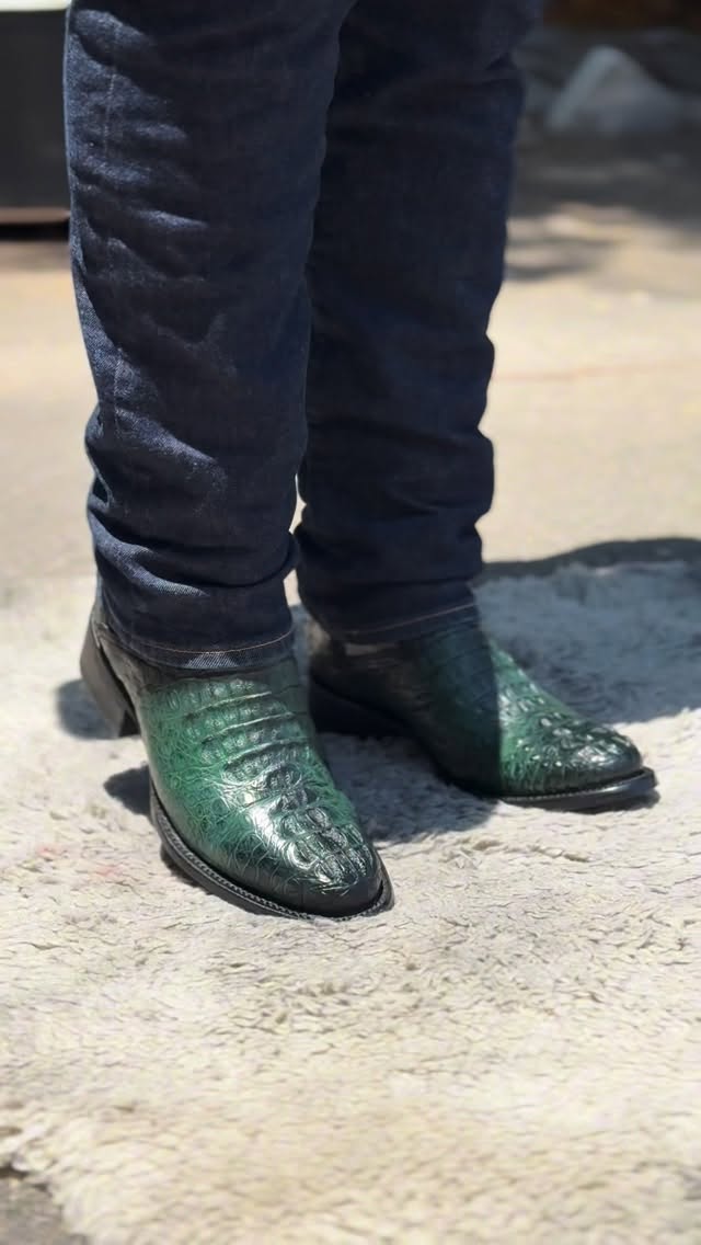 Men's Burgundy Croc-Embossed Western Cowboy Boots - Gradient Vintage Style Mid Calf Boots