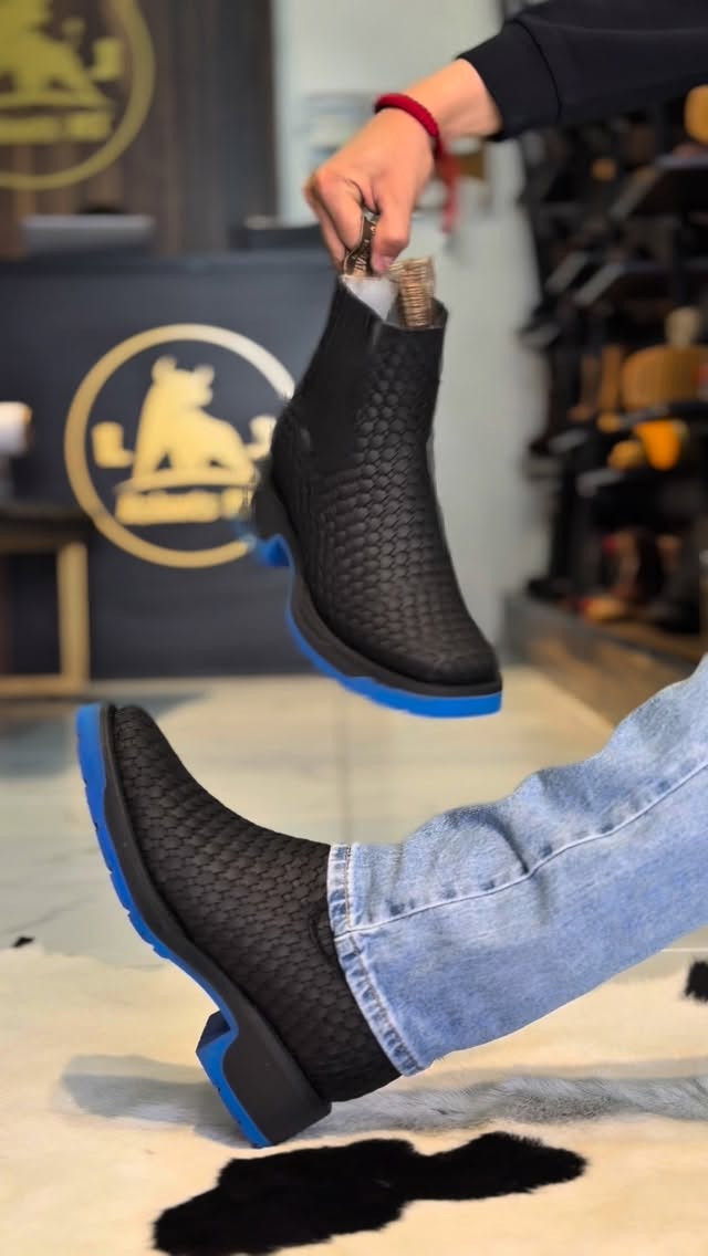 Black Grain Blue-soled Chelsea Western Boots
