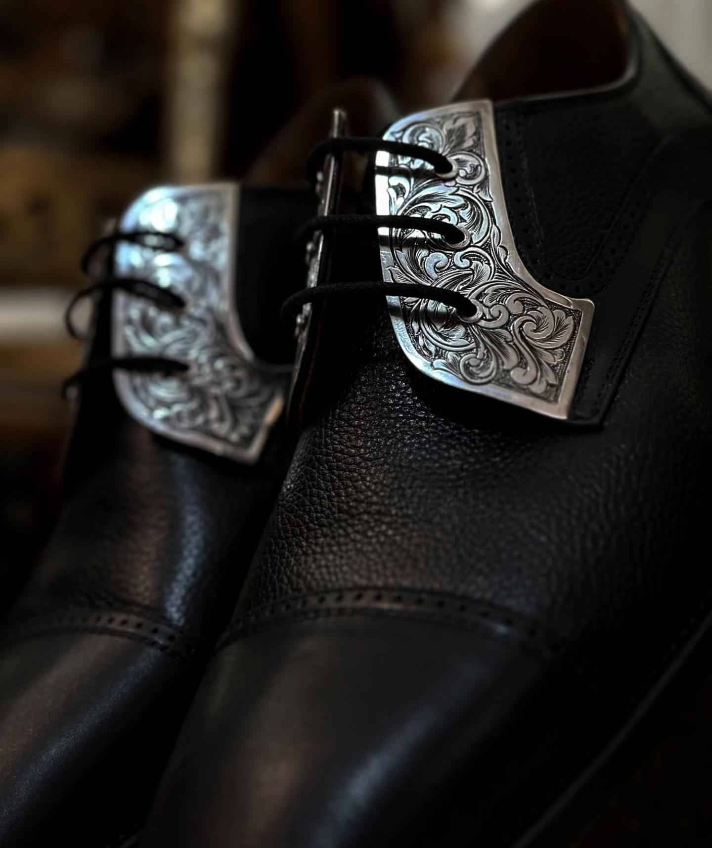 Men Engraved Metal Buckle Oxford Shoes