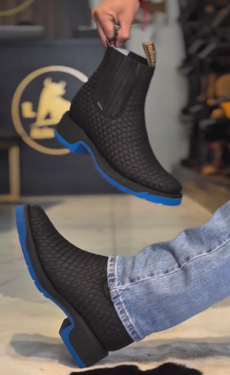 Black Grain Blue-soled Chelsea Western Boots