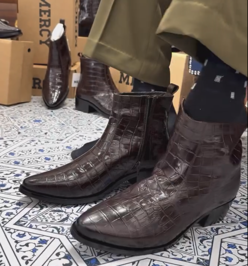 Men's Crocodile-Embossed Pointed Heel Chelsea Boots