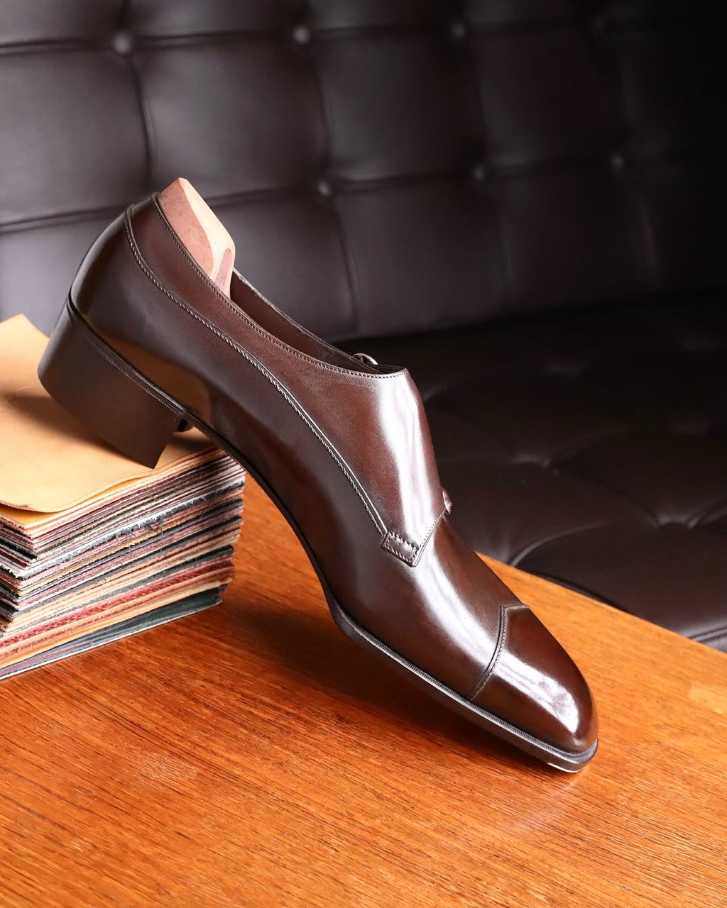 Simple Business Black Glow Chelsea Ankle Boots