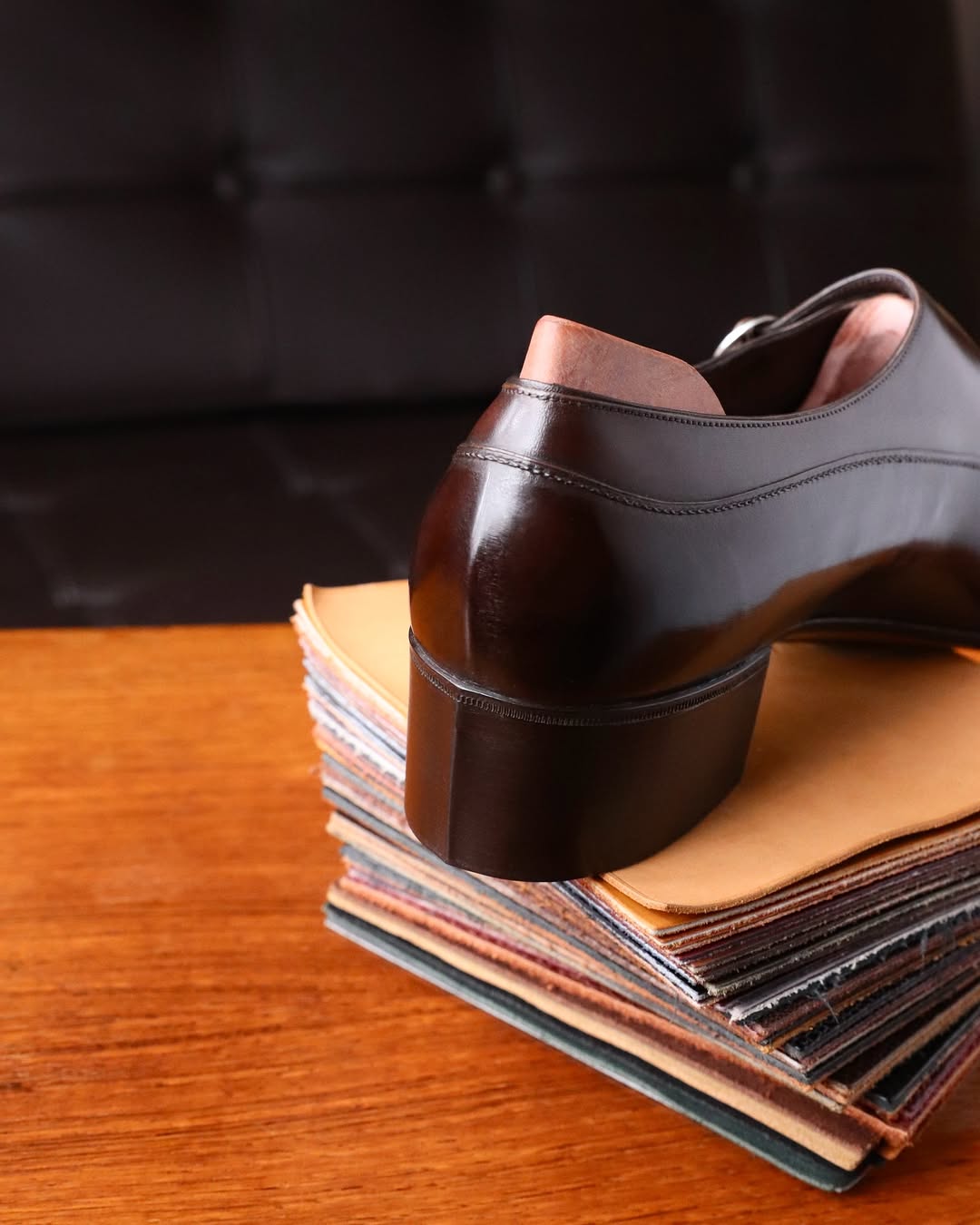 Simple Business Black Glow Chelsea Ankle Boots