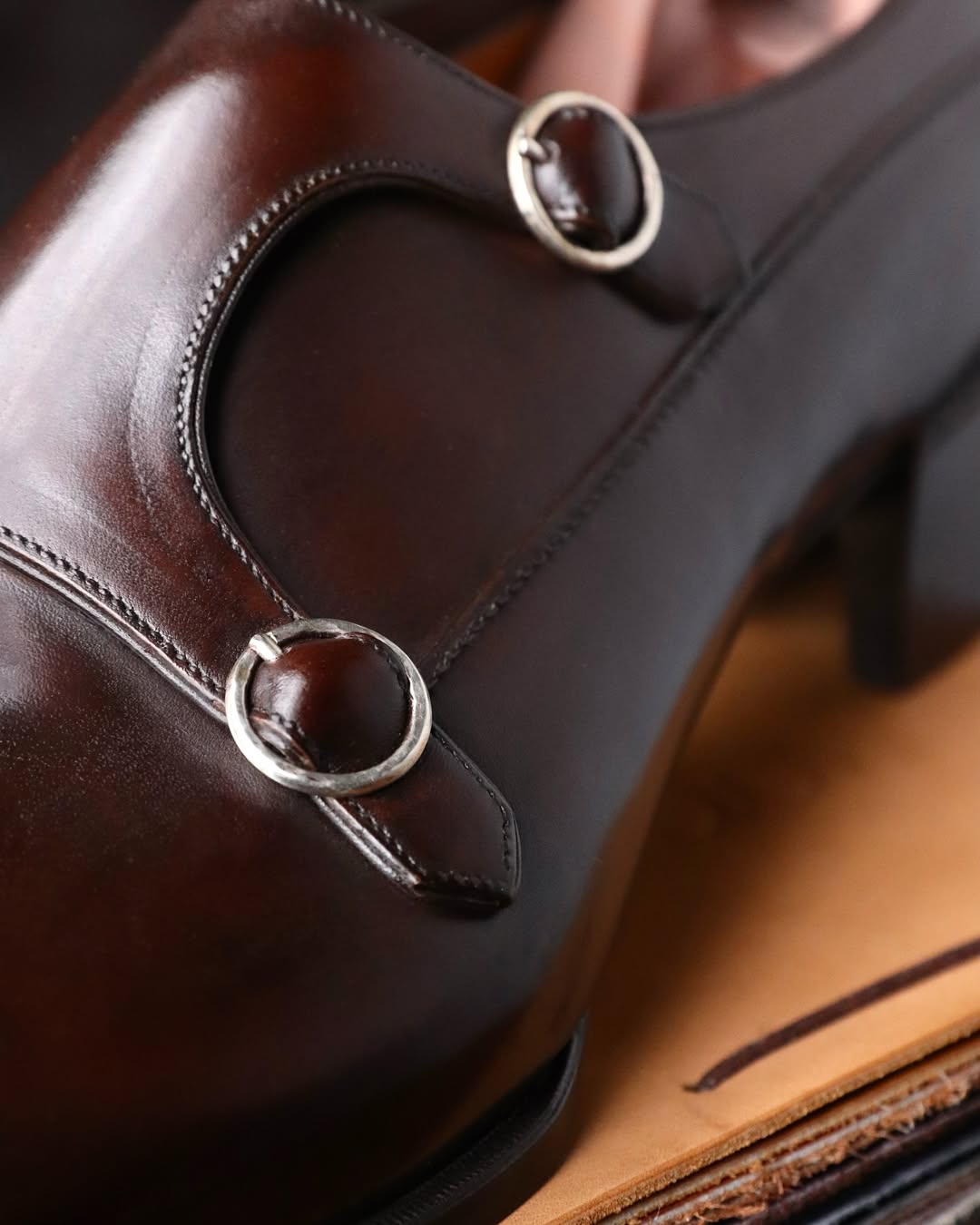 Simple Business Black Glow Chelsea Ankle Boots