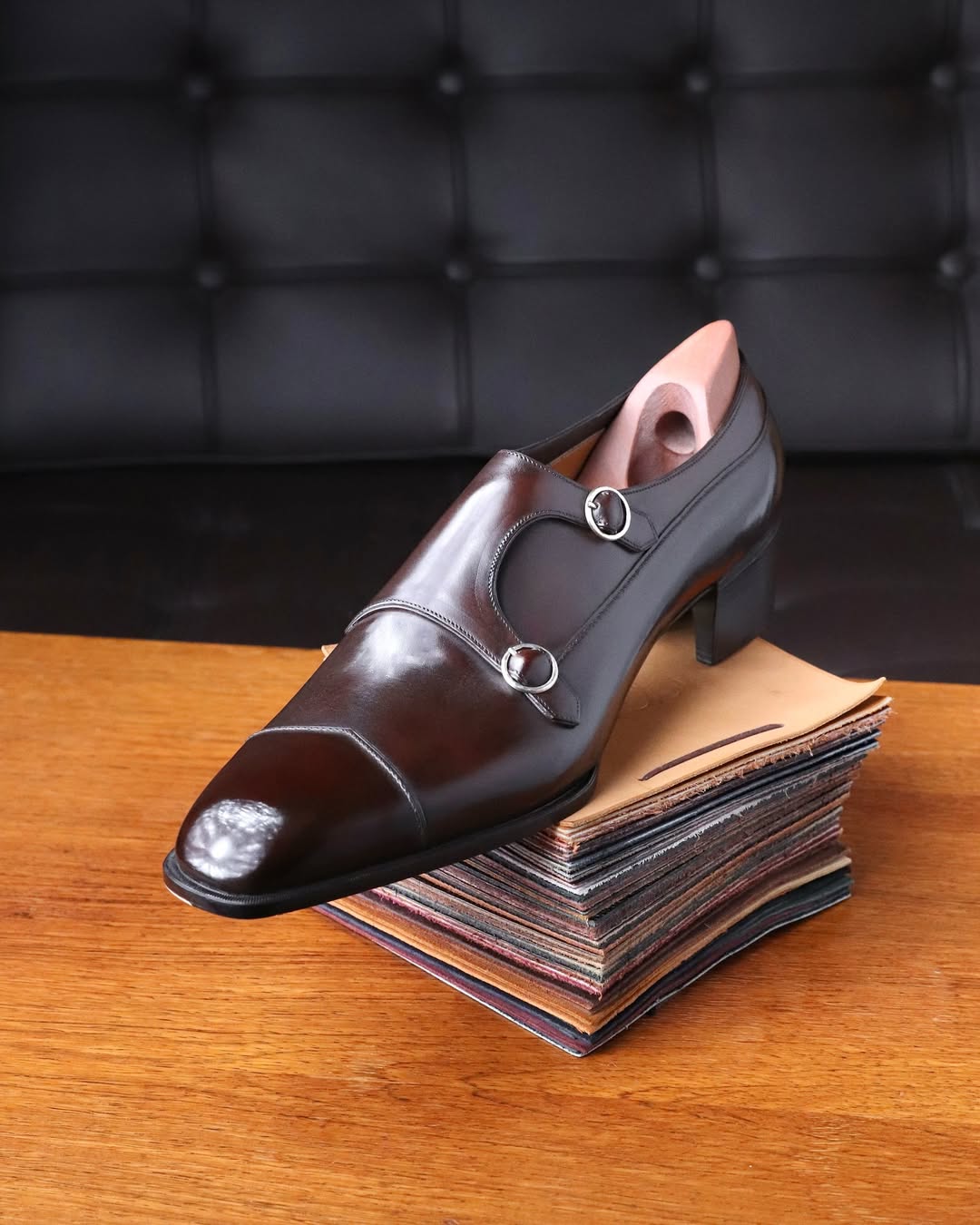 Simple Business Black Glow Chelsea Ankle Boots