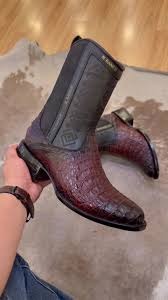 Men's Burgundy Croc-Embossed Western Cowboy Boots - Gradient Vintage Style Mid Calf Boots