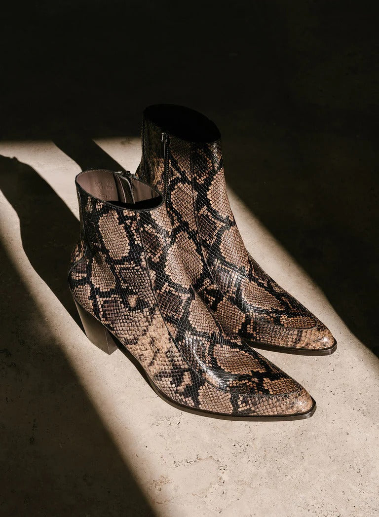 Men's Snake Pointed Thick Heel Stretch Side Cloth Autumn And Winter Fashionable Boots