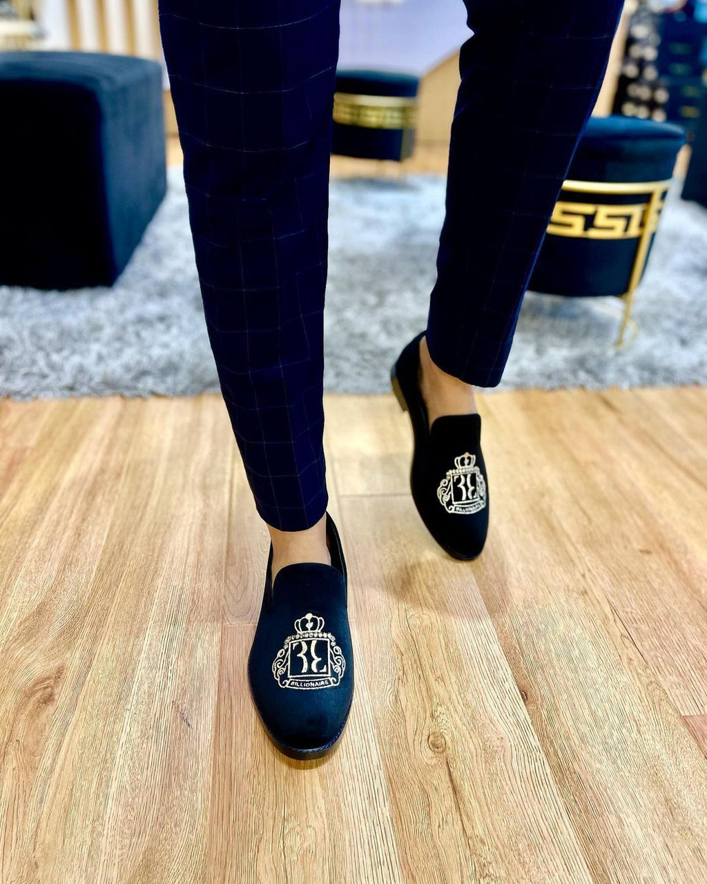 Embroidered suede men's shoes