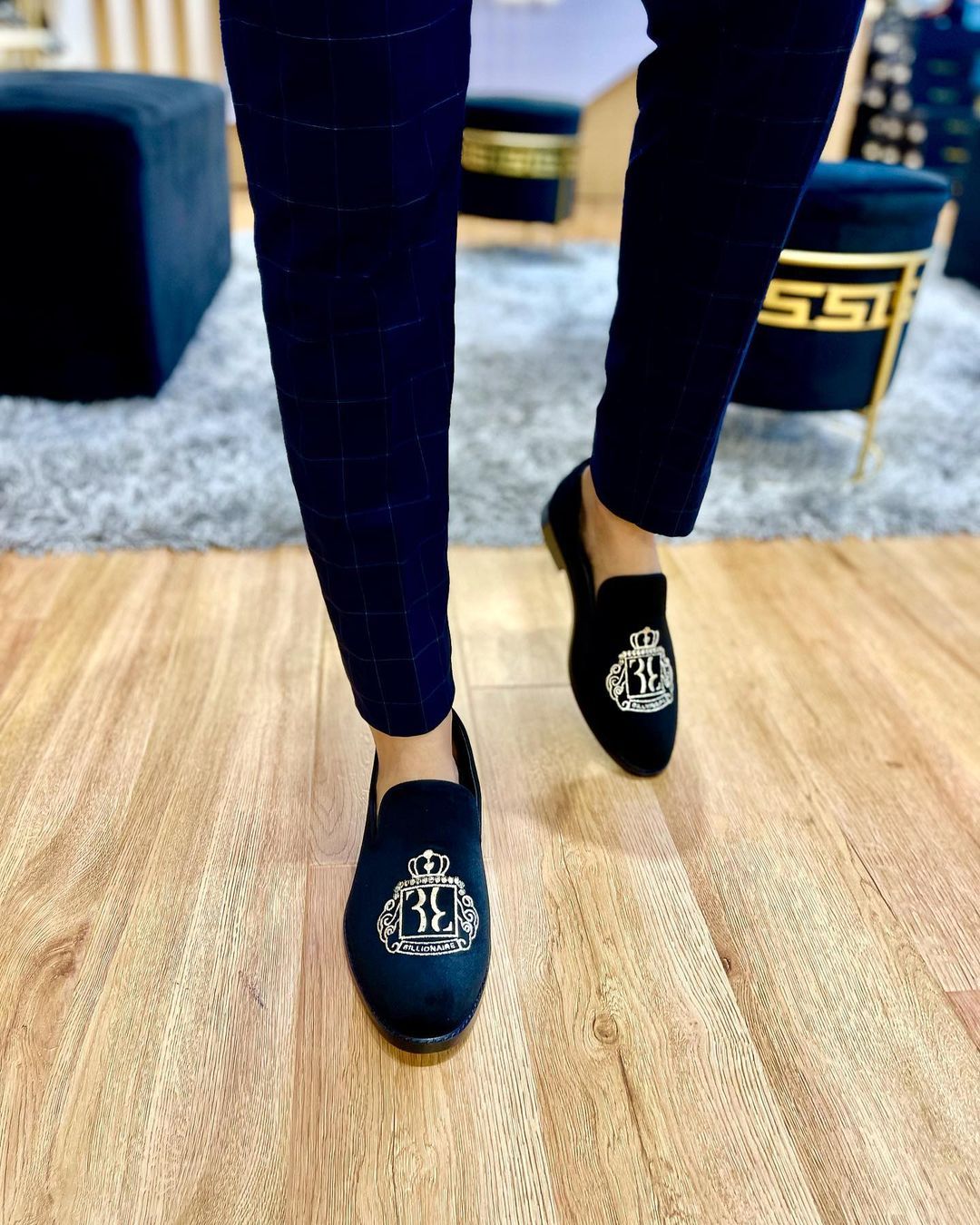 Embroidered suede men's shoes
