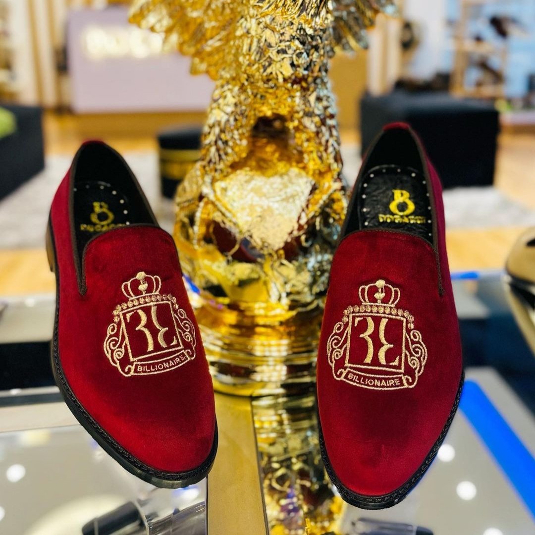 Embroidered suede men's shoes