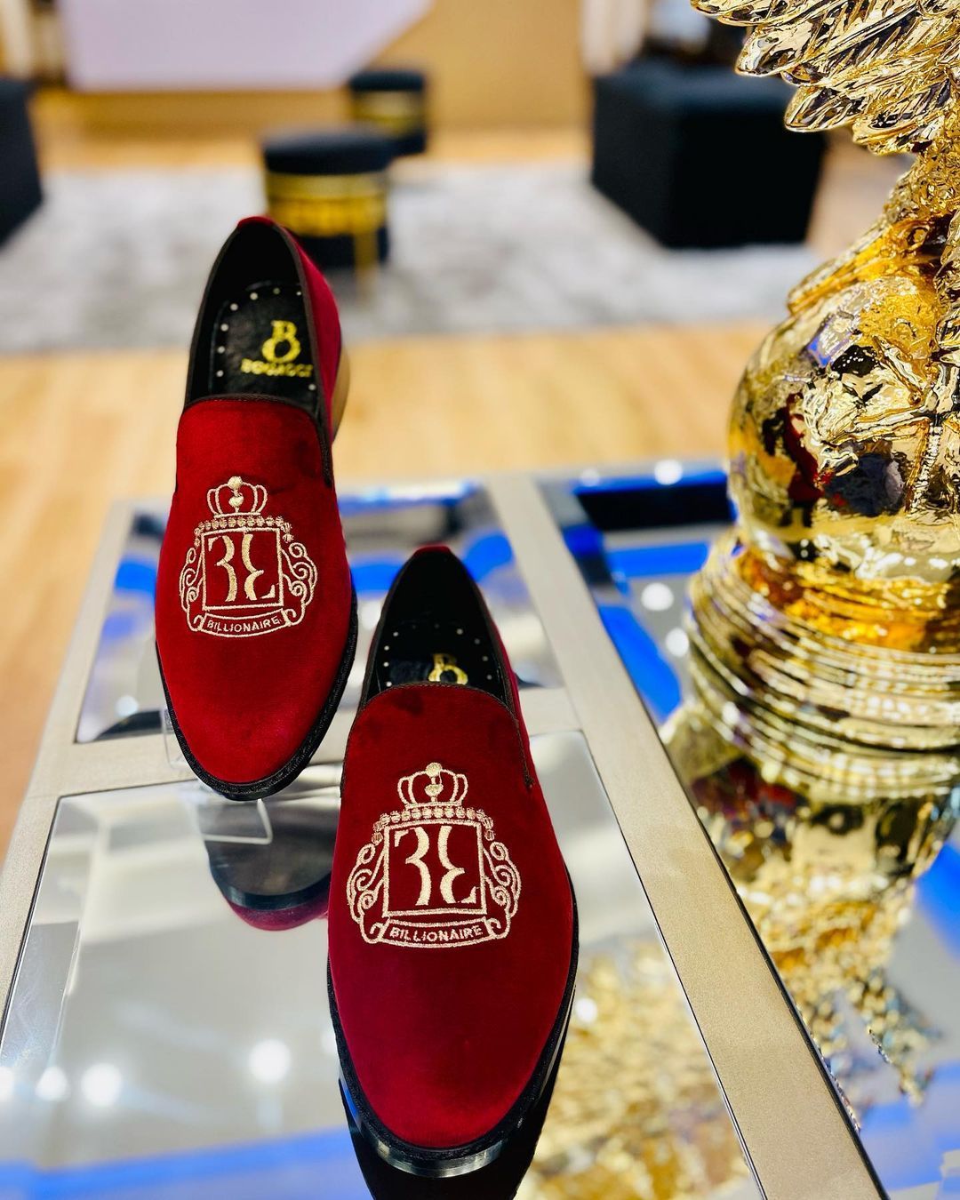 Embroidered suede men's shoes
