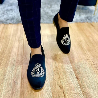 Embroidered suede men's shoes