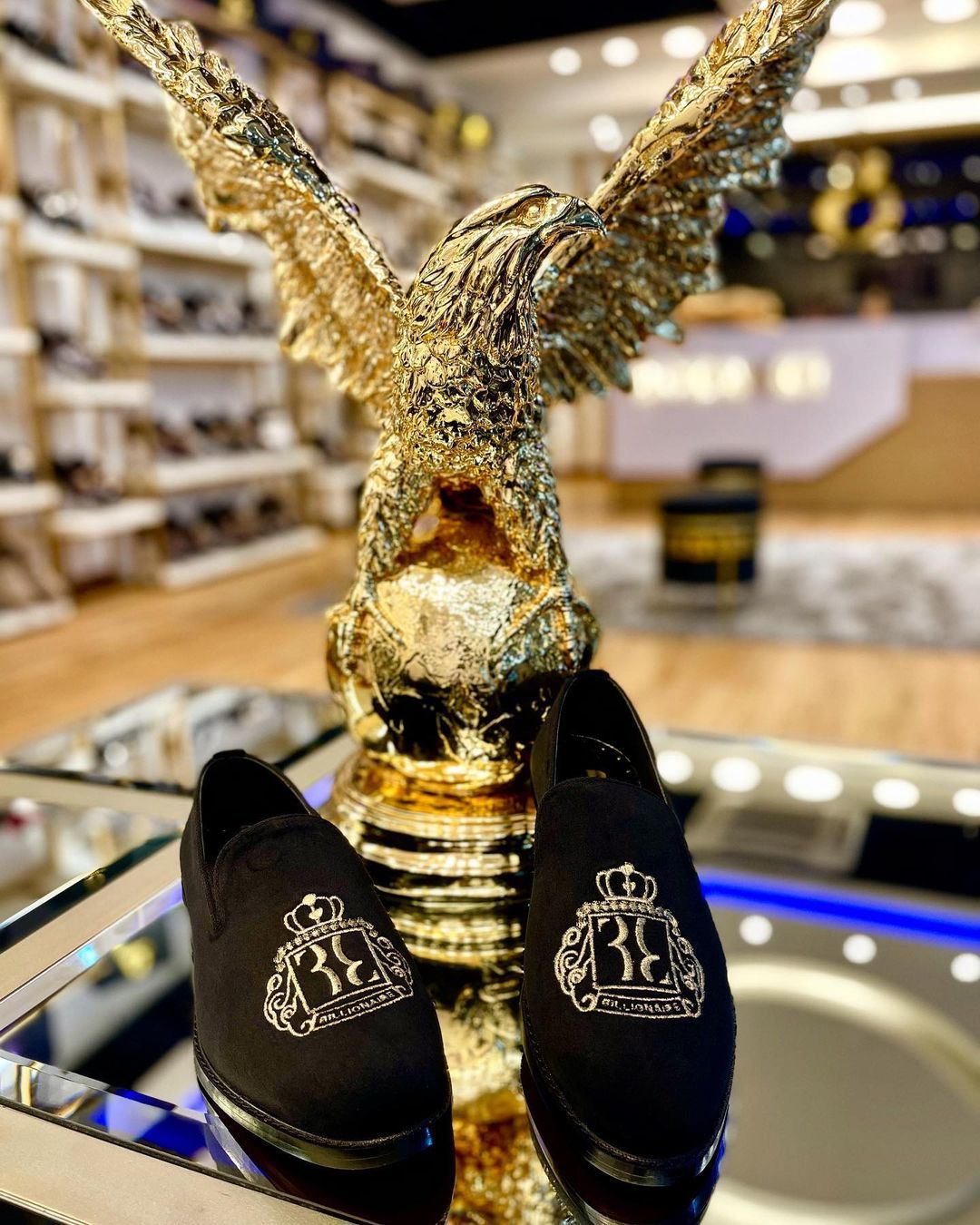 Embroidered suede men's shoes